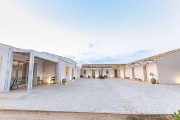 هتل Addauro Resort
