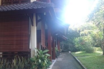 هتل Batu Bolong Cottages