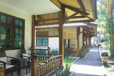 هتل Batu Bolong Cottages