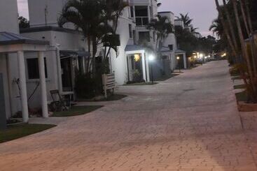 هتل Grange Resort Hervey Bay