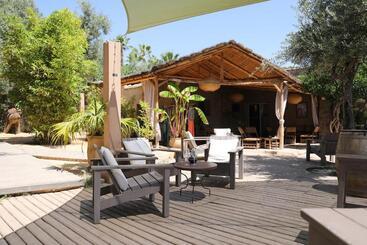 هتل Le Petit Hôtel Du Flouka