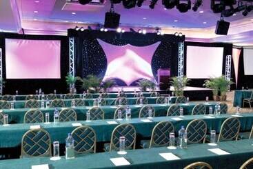 هتل Lighthouse Pointe At Grand Lucayan