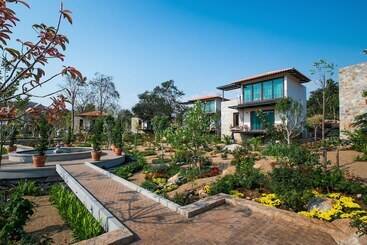 هتل Mela Garden Retreat Cottage