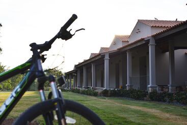 هتل Mela Garden Retreat Cottage