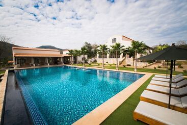 هتل Mela Garden Retreat Cottage