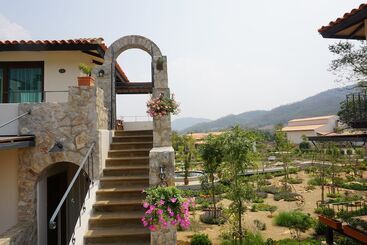 هتل Mela Garden Retreat Cottage