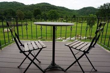 هتل Mela Garden Retreat Cottage