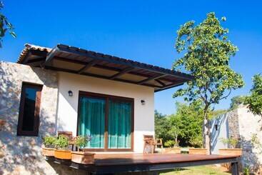 هتل Mela Garden Retreat Cottage