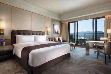 هتل Midtown Shangri La, Hangzhou Around 5 Minutes Walking Distance To West Lake