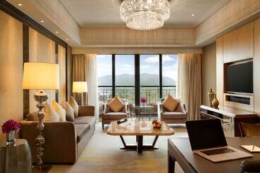 هتل Midtown Shangri La, Hangzhou   Around 5 Minutes Walking Distance To West Lake
