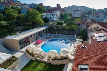 هتل Orka Apartments
