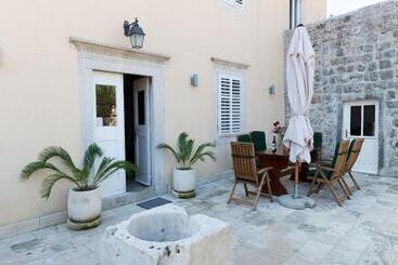 هتل Orka Apartments