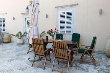 هتل Orka Apartments