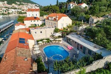 هتل Orka Apartments