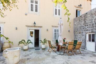 هتل Orka Apartments
