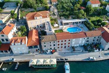 هتل Orka Apartments