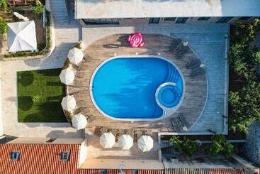 هتل Orka Apartments