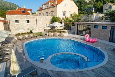 هتل Orka Apartments