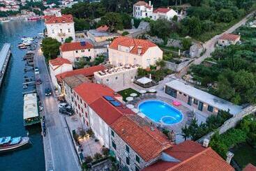 هتل Orka Apartments