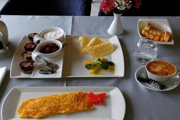 هتل Orka Apartments