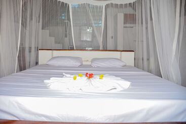هتل Kae Beach Bungalow