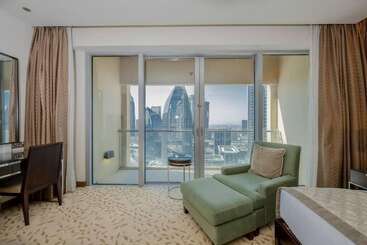 اقامتگاه Emaar Fashion Avenue – Formerly Address Dubai Mall Four Apple