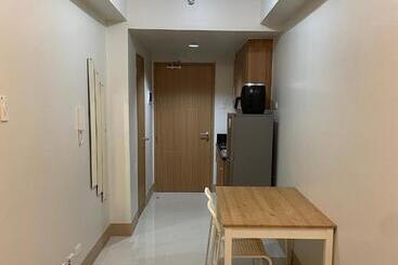 Family Suite 1br With Balcony In Moa Pasay City