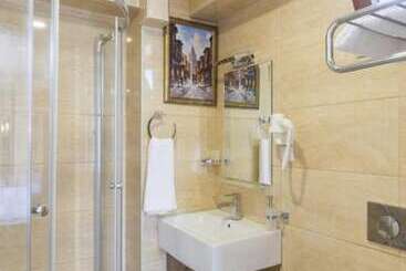 Lavin Hotel & Suites