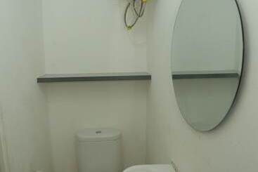 هتل Oyo 92318 Elis Rooms