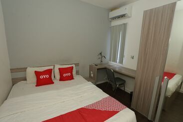 هتل Oyo 92318 Elis Rooms
