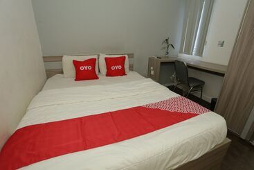 هتل Oyo 92318 Elis Rooms