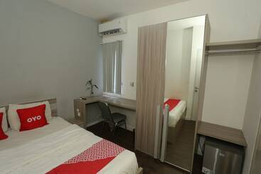 هتل Oyo 92318 Elis Rooms