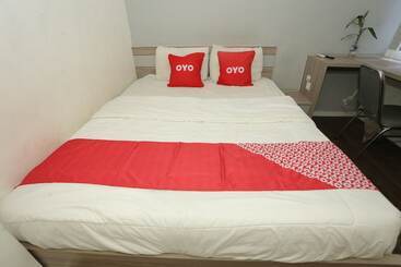 هتل Oyo 92318 Elis Rooms