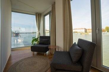Sundeck Botel