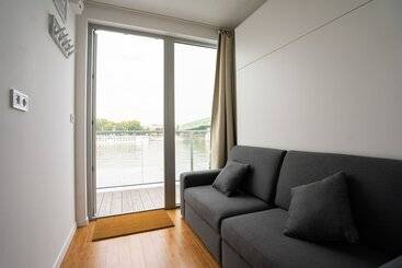Sundeck Botel