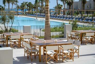 Serry Beach Resort