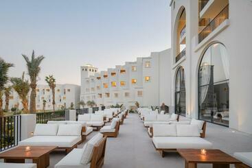 Serry Beach Resort