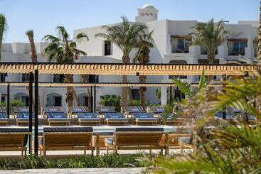 Serry Beach Resort