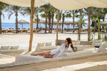 Serry Beach Resort