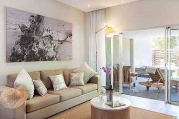 هتل Cape Bay Luxury Beach Apartments