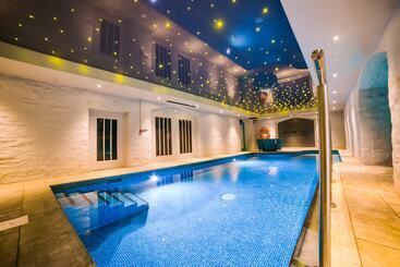 هتل Corran Resort & Spa