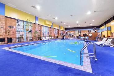 هتل Days Inn Goodland
