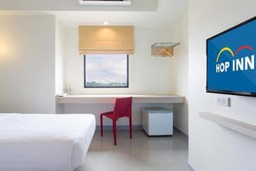 هتل Hop Inn Chumphon