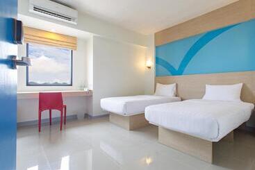 هتل Hop Inn Chumphon
