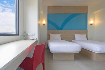 هتل Hop Inn Chumphon