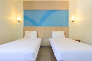 هتل Hop Inn Chumphon