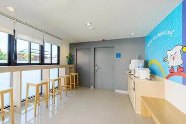 هتل Hop Inn Chumphon