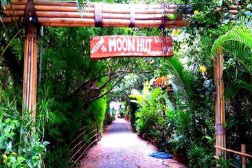 هتل Moonhut Bungalows