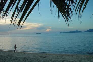 هتل Moonhut Bungalows