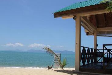 هتل Moonhut Bungalows